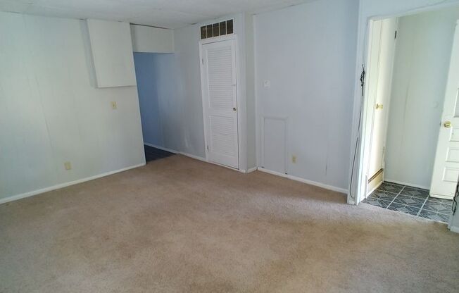 2 beds, 1 bath, $775, Unit 813