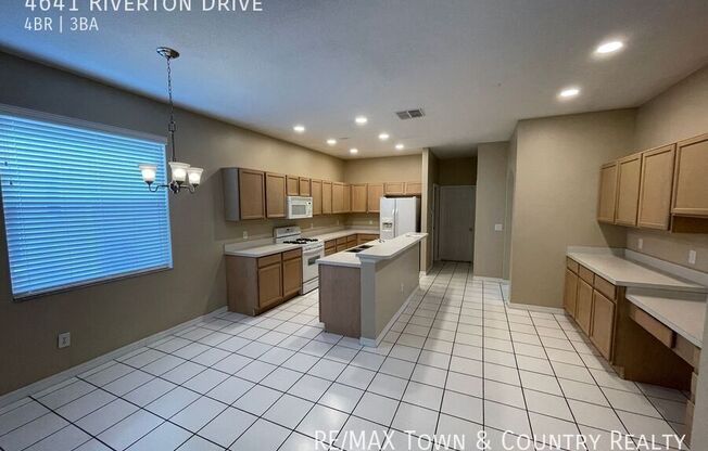 4641 RIVERTON DR