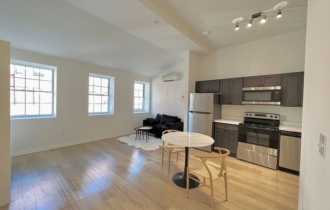 Studio, 1 bath, 414 sqft, $1,320, Unit 306