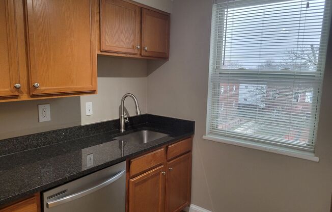 Lovely 2 BR/1 BA Condo in Congress Heights!