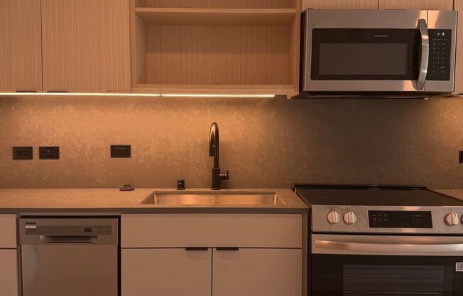 Studio, 1 bath, 362 sqft, $2,250, Unit 403