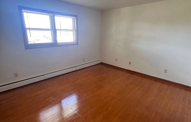 2 beds, 1.5 baths, 900 sqft, $1,440, Unit F-11