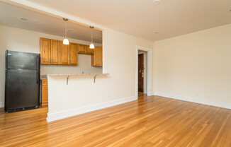 Studio, 1 bath, 405 sqft, $2,250, Unit 30