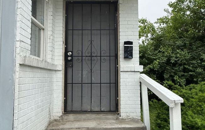 Charming 3BR/1.5BA Home with Large Yard & Spacious Eat-In Kitchen
