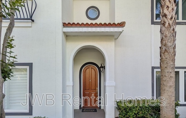 424 BAY ST E