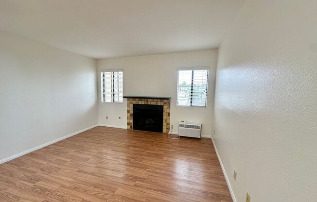 Beautiful 2 bedroom Condo off Adams Ave with Parking and Laundry!