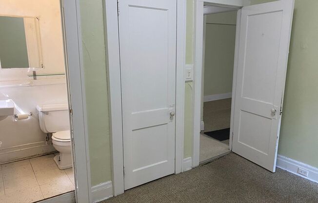 3 beds, 1.5 baths, $2,175, Unit 5806 Howe - 1