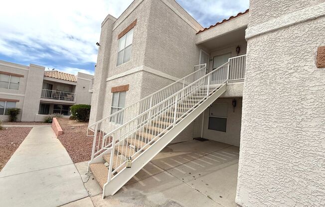 3 beds, 2 baths, $1,350, Unit UNIT 1077