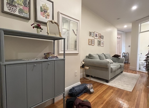 2 beds, 1 bath, $3,995, Unit 21