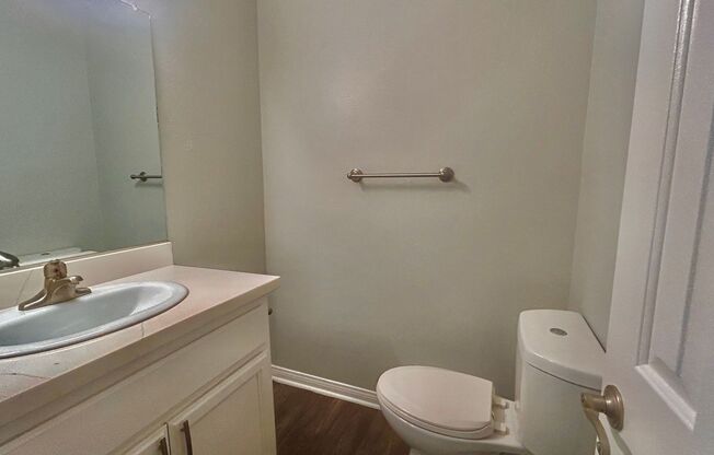 2 beds, 1 bath, 880 sqft, $2,975, Unit J-6