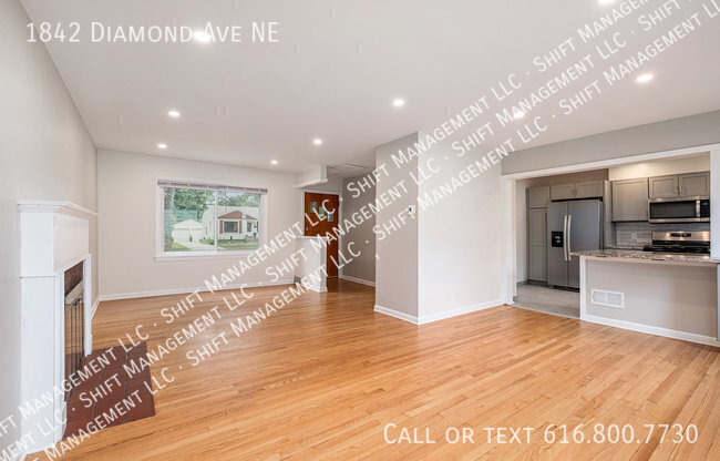 1842 DIAMOND AVE NE