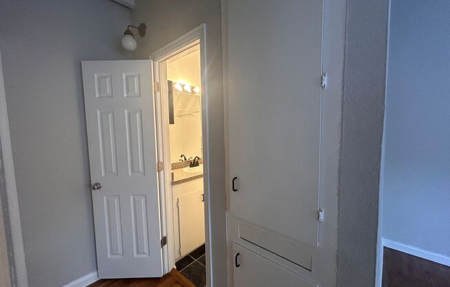 1 bed, 1 bath, 700 sqft, $1,315, Unit 214