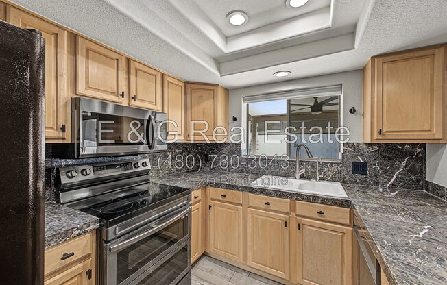 915 W DIAMOND DR