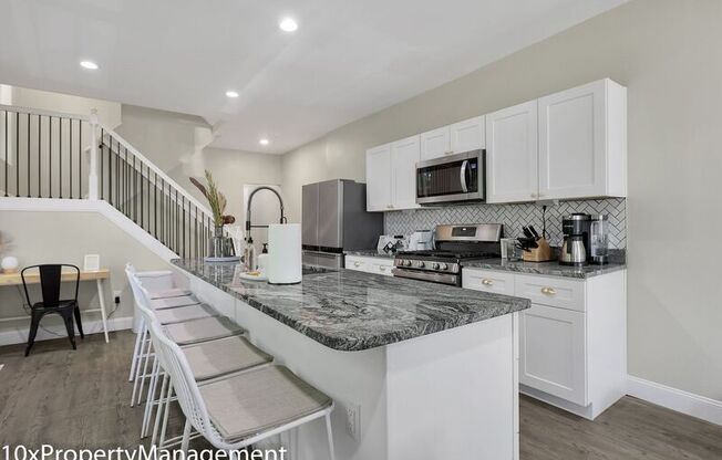 564 KIMBALL PL