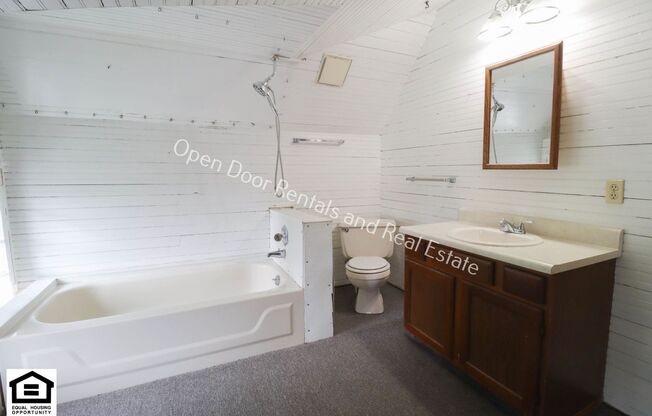 Studio, 1 bath, $650, Unit 1101 Lake Ave Apt 4