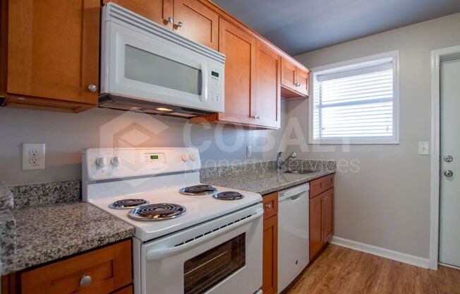 271 GLN IRIS DR NE