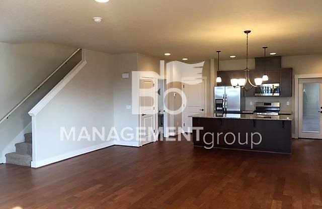 Beautiful Home in Bethany/NW Portland with Full access to Pool & Rec Center!