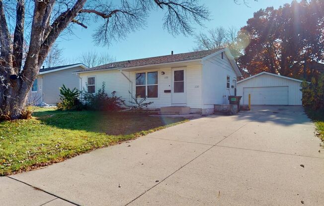 Available Now! 3 Bedroom Duplex, Quiet Neighborhood w/ 1 Garage Space-1128 Wheeler St