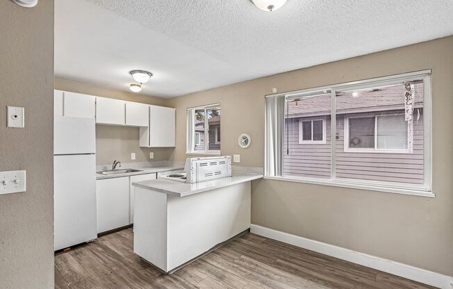 2 beds, 1 bath, 800 sqft, $1,325, Unit 431-01-15