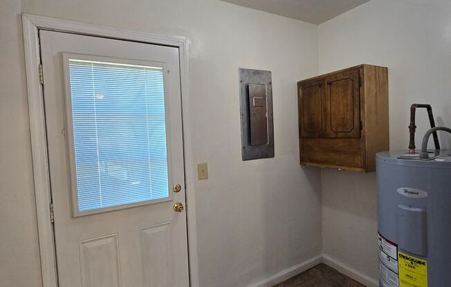 3 beds, 1 bath, $1,250