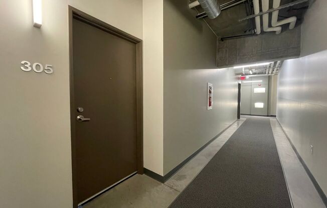 Industrial Highrise Available in the Streetcar Lofts Located in the Pearl!! Gym Facility Available & Washer/Dryer in Unit!