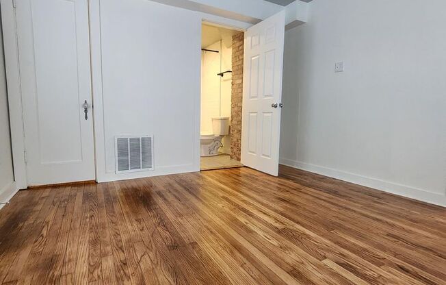 1 bed, 1 bath, 540 sqft, $700, Unit 617 NW 25th St Apt A Downstairs