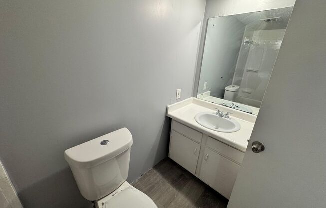 2 beds, 1 bath, 931 sqft, $850, Unit A4