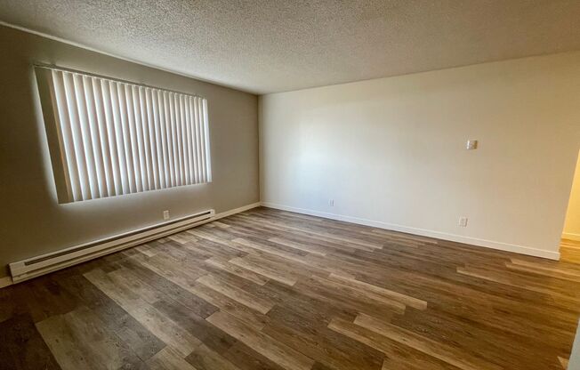 2 beds, 1 bath, 760 sqft, $1,100, Unit 5