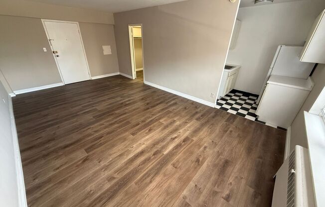 Studio, 1 bath, 400 sqft, $850, Unit #210