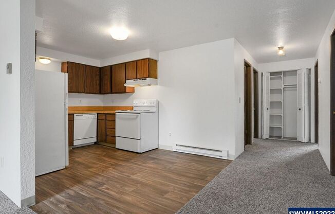 2 beds, 1 bath, 800 sqft, $1,395