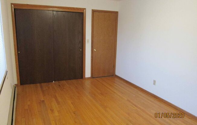 3 beds, 2 baths, $1,200, Unit 07