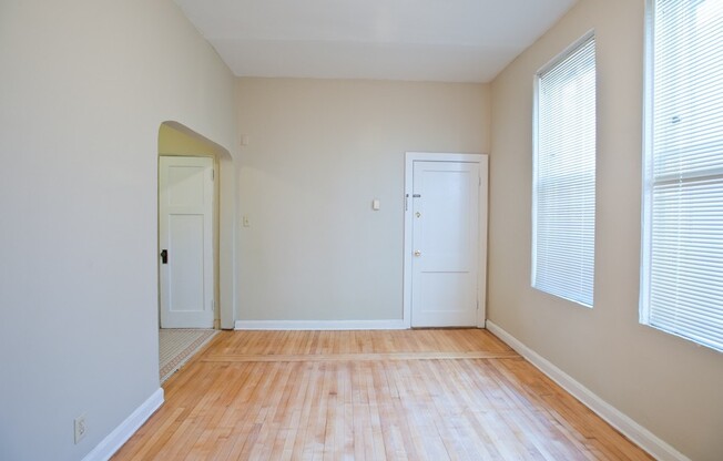 $1245 – 1 BR, 1 BA, Heat, HWF, 15 ft Ceilings- 1665 N Humboldt