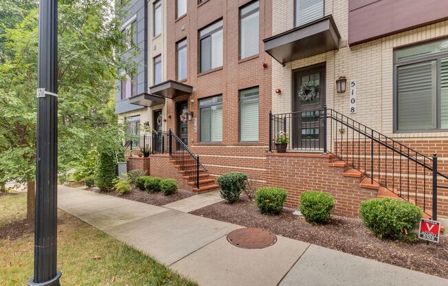Modern 4-Level Townhome in Vibrant Alexandria – Move-In Ready Dec 1!