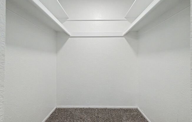 2 beds, 2 baths, 992 sqft, $1,595, Unit 24