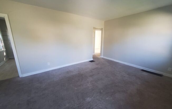 3 beds, 1 bath, $1,100