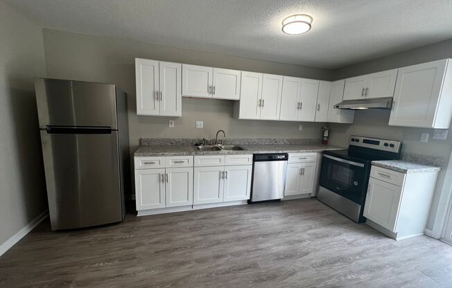 2 beds, 1.5 baths, 815 sqft, $999