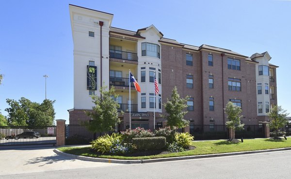 Midtown Grove Apartments in Houston