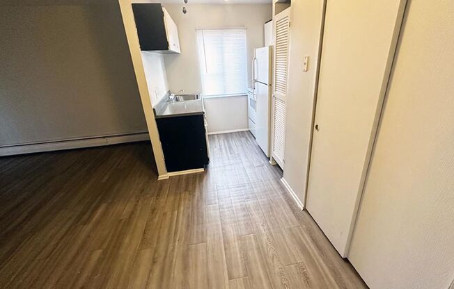 1 bed, 1 bath, 560 sqft, $795, Unit 605-28