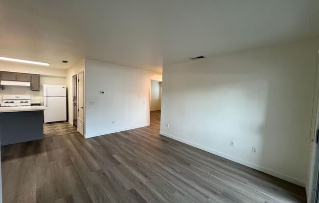 2 beds, 2 baths, 902 sqft, $1,795, Unit L2