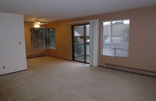 03) 4901 Phinney