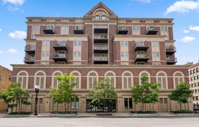 1 bed, 1 bath, 663 sqft, $2,200, Unit 705