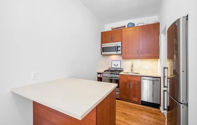 164 8 AVE