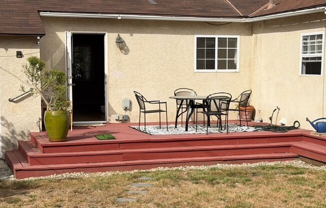 4bed/2bath  Encino home in quiet friendly neighborhood--Large yard Pets welcome