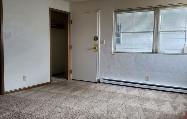 2 beds, 1 bath, $1,250