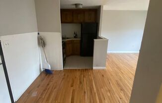 1 bed, 1 bath, 700 sqft, $1,200, Unit 303