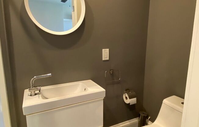 Studio, 1 bath, 11 sqft, $925, Unit 4