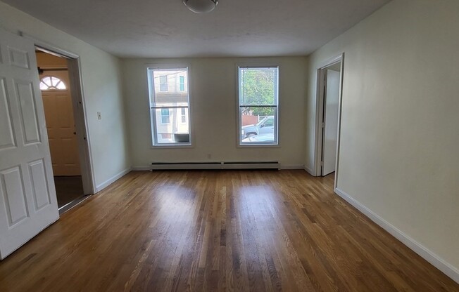 3 beds, 1 bath, $2,300, Unit 3