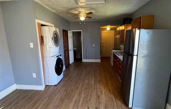 2 bedroom house on Southside w Laundry HVAC