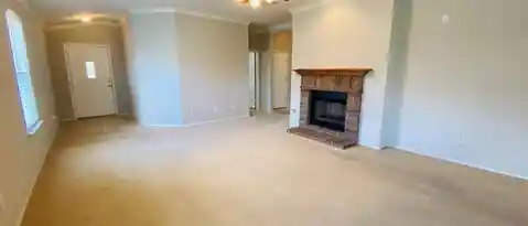 207 GOLDEN GATE DR