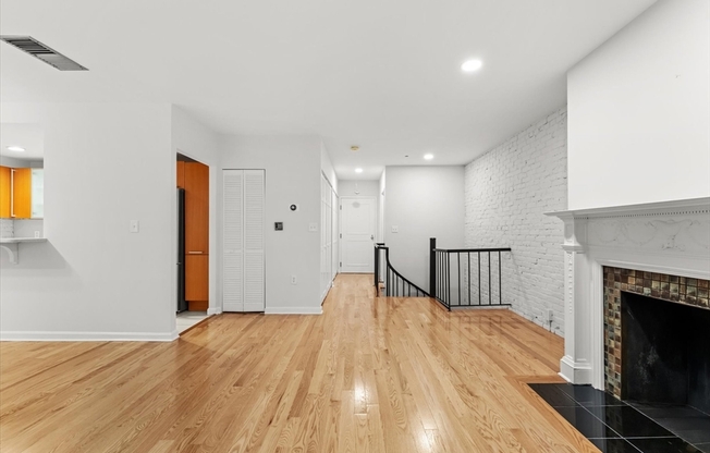 2 beds, 1.5 baths, 1,024 sqft, $4,600, Unit 102